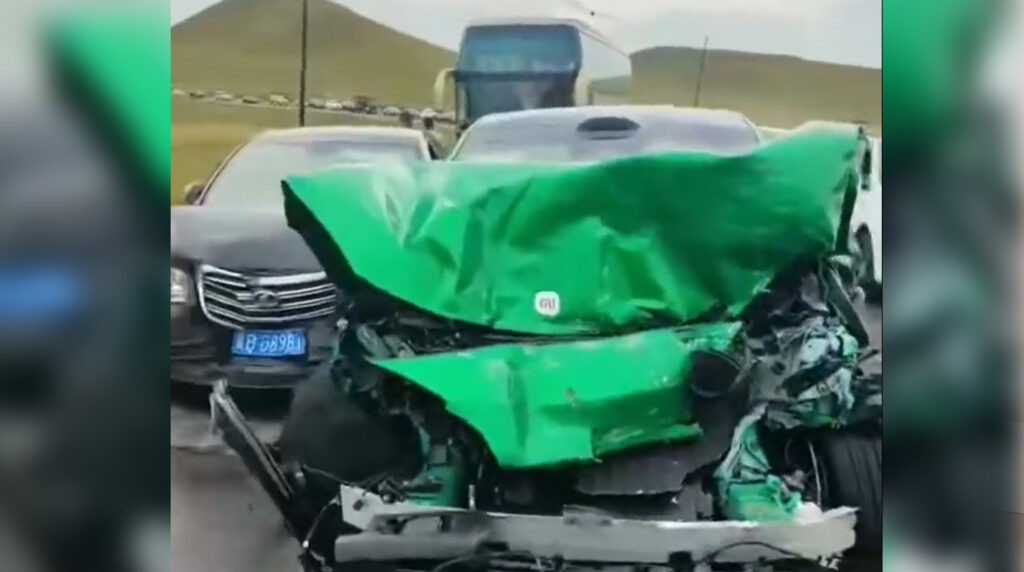 Xiaomi Electrifies Auto World as SU7 Heroically Saves Driver in Terrifying Tanker Crash