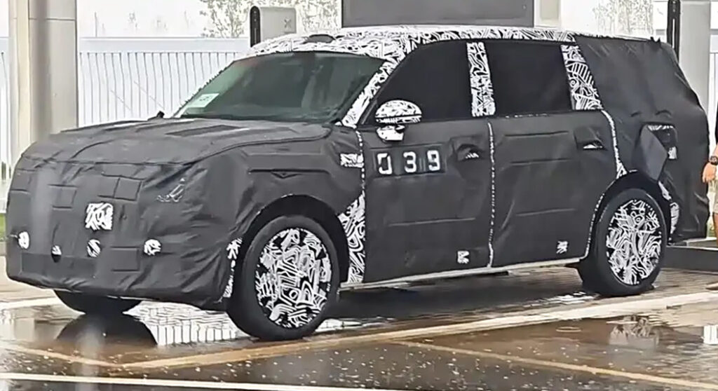 Is This the Next Big Thing? Xiaomi Kunlun SUV Spotted Next to YU7!