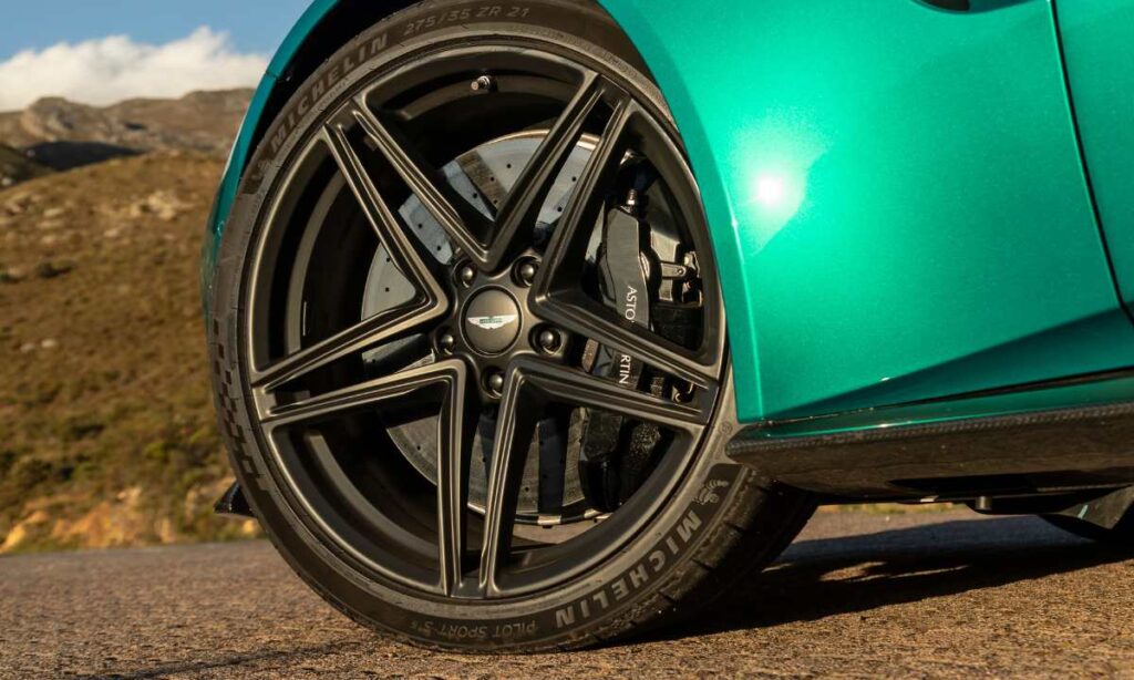 Feel the Rush: 10 Shocking Cars That Can Stop in an Instant – 2025 CAR Magazine’s Ultimate Braking Showdown